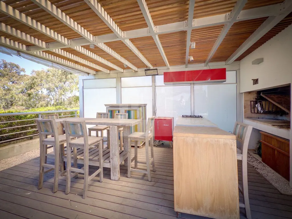 Moderno Apartamento en Venta con Penthouse · Apartamento en Carrasco