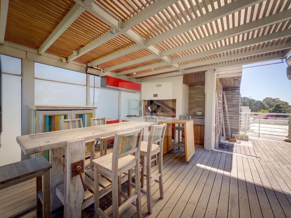 Moderno Apartamento en Venta con Penthouse · Apartamento en Carrasco