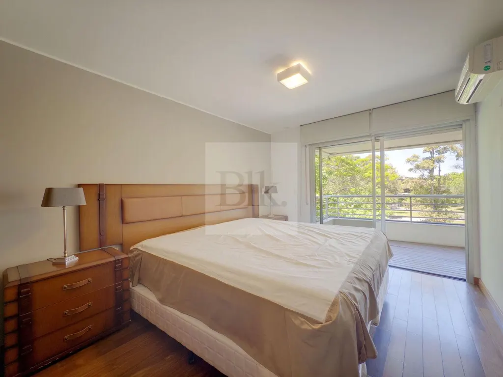 Moderno Apartamento en Venta con Penthouse · Apartamento en Carrasco