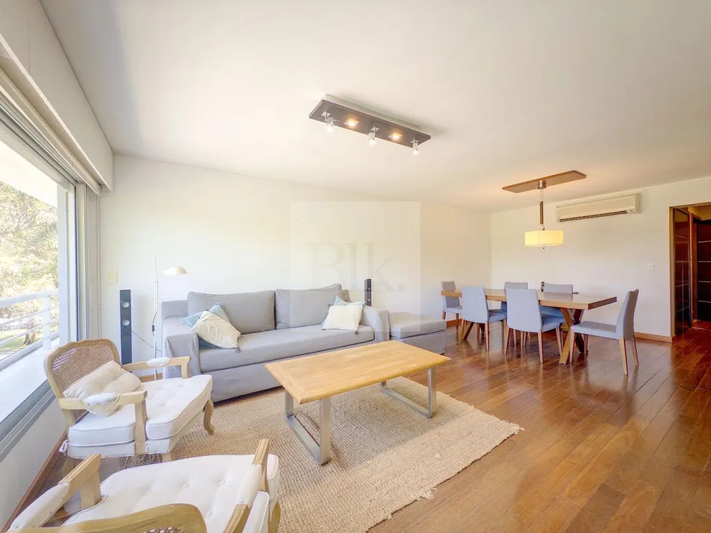 Moderno Apartamento en Venta con Penthouse · Apartamento en Carrasco
