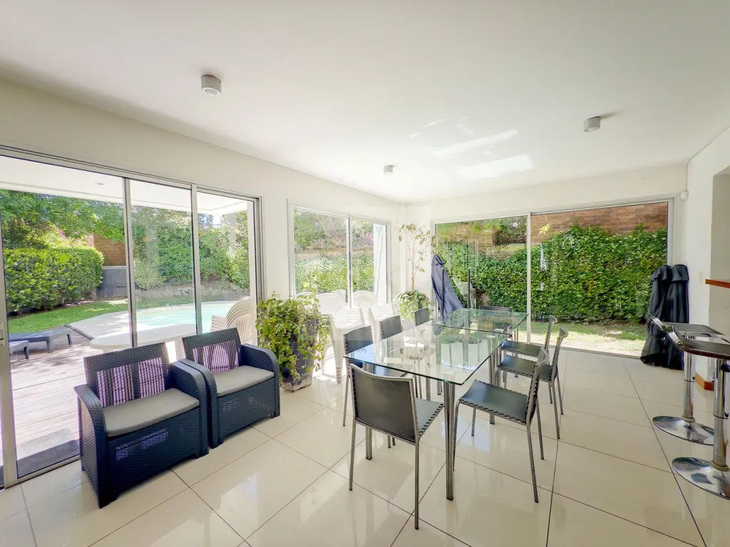 Moderno Apartamento en Venta con Penthouse · Apartamento en Carrasco