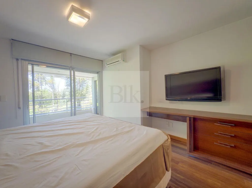 Moderno Apartamento en Venta con Penthouse · Apartamento en Carrasco