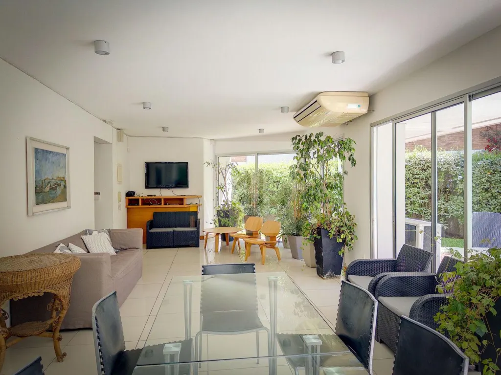 Moderno Apartamento en Venta con Penthouse · Apartamento en Carrasco