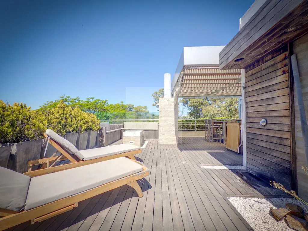 Moderno Apartamento en Venta con Penthouse · Apartamento en Carrasco