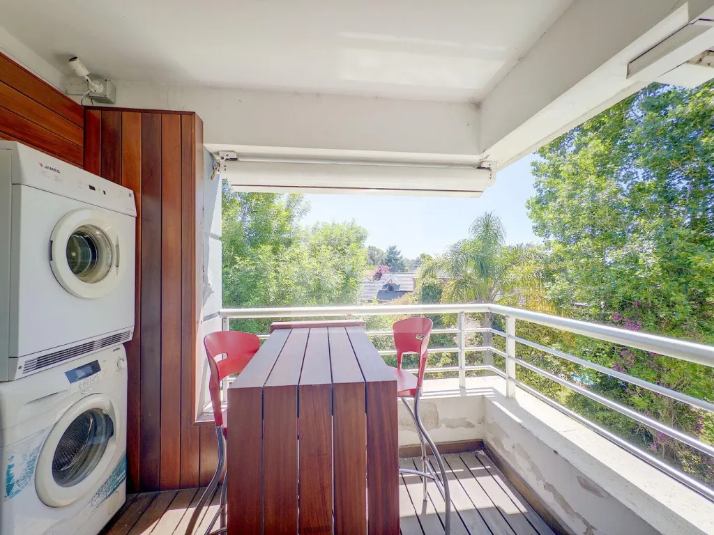 Moderno Apartamento en Venta con Penthouse · Apartamento en Carrasco