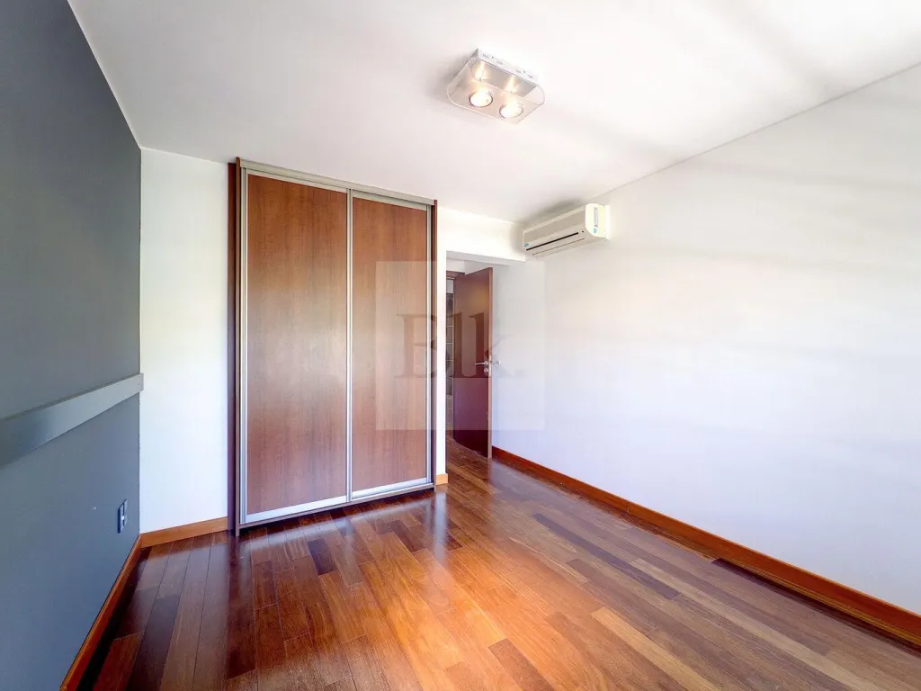 Moderno Apartamento en Venta con Penthouse · Apartamento en Carrasco