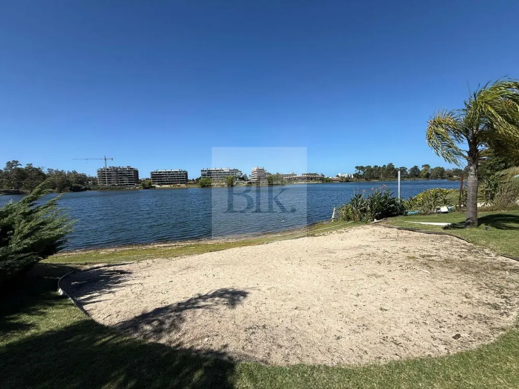 Apartamento sobre Av. de las Américas · Apartamento en Parque Roosevelt