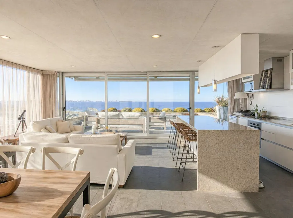 Apartamento de 2 dormitorios frente al mar en Punta Ballena · Punta Ballena