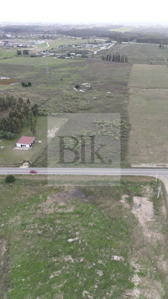 Chácara de 5 ha com frente para a Ruta 82, Empalme Olmos · Fazenda em Canelones