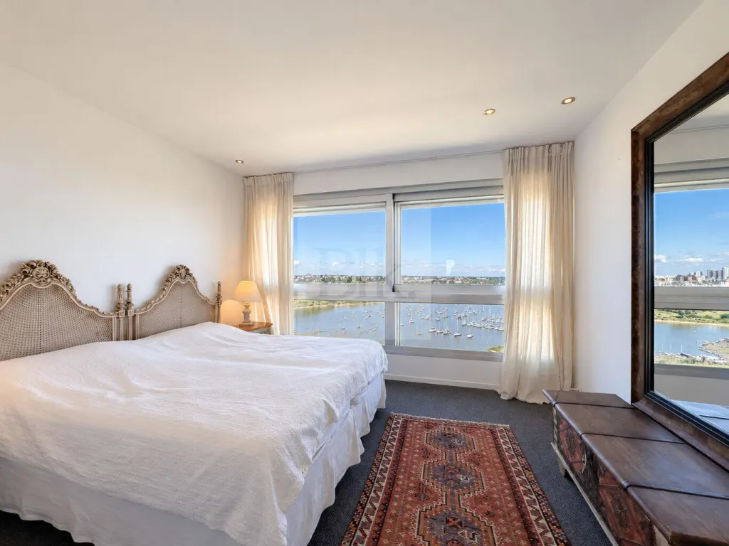 Alquiler Amoblado Edificio Panamericano · Apartamento en Puerto del Buceo