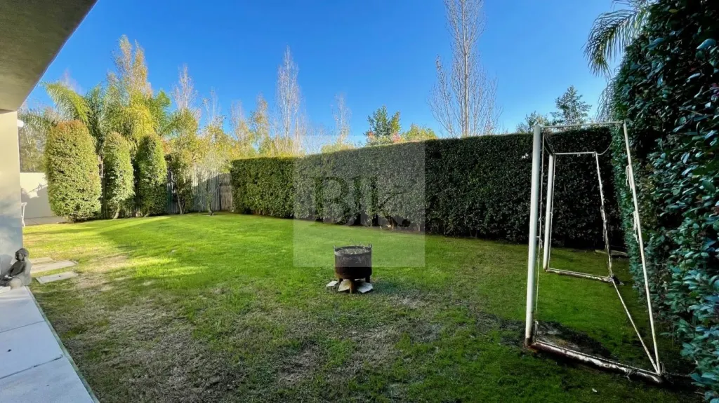 Casa moderna em Barrio Parques · Casa em Parques
