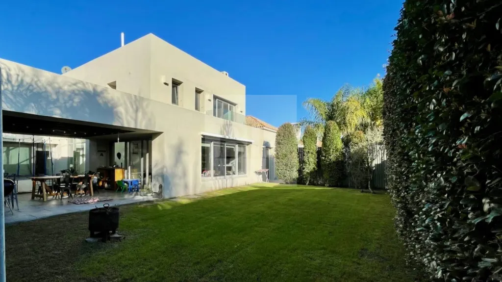 Casa moderna em Barrio Parques · Casa em Parques