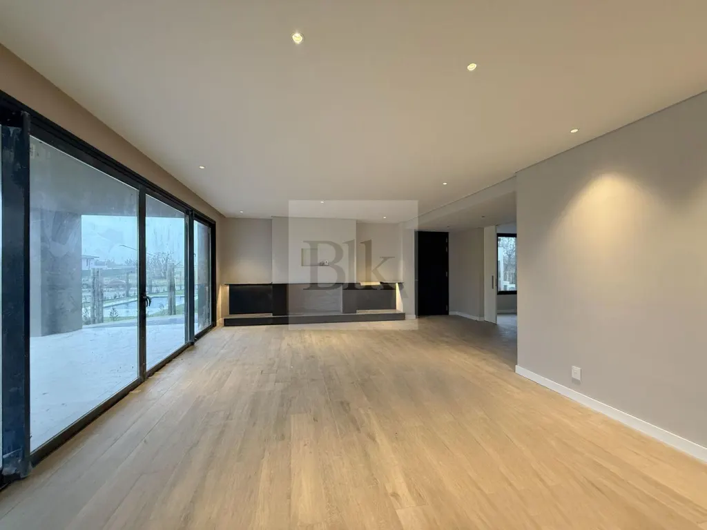 Brand-new house · Los Olivos